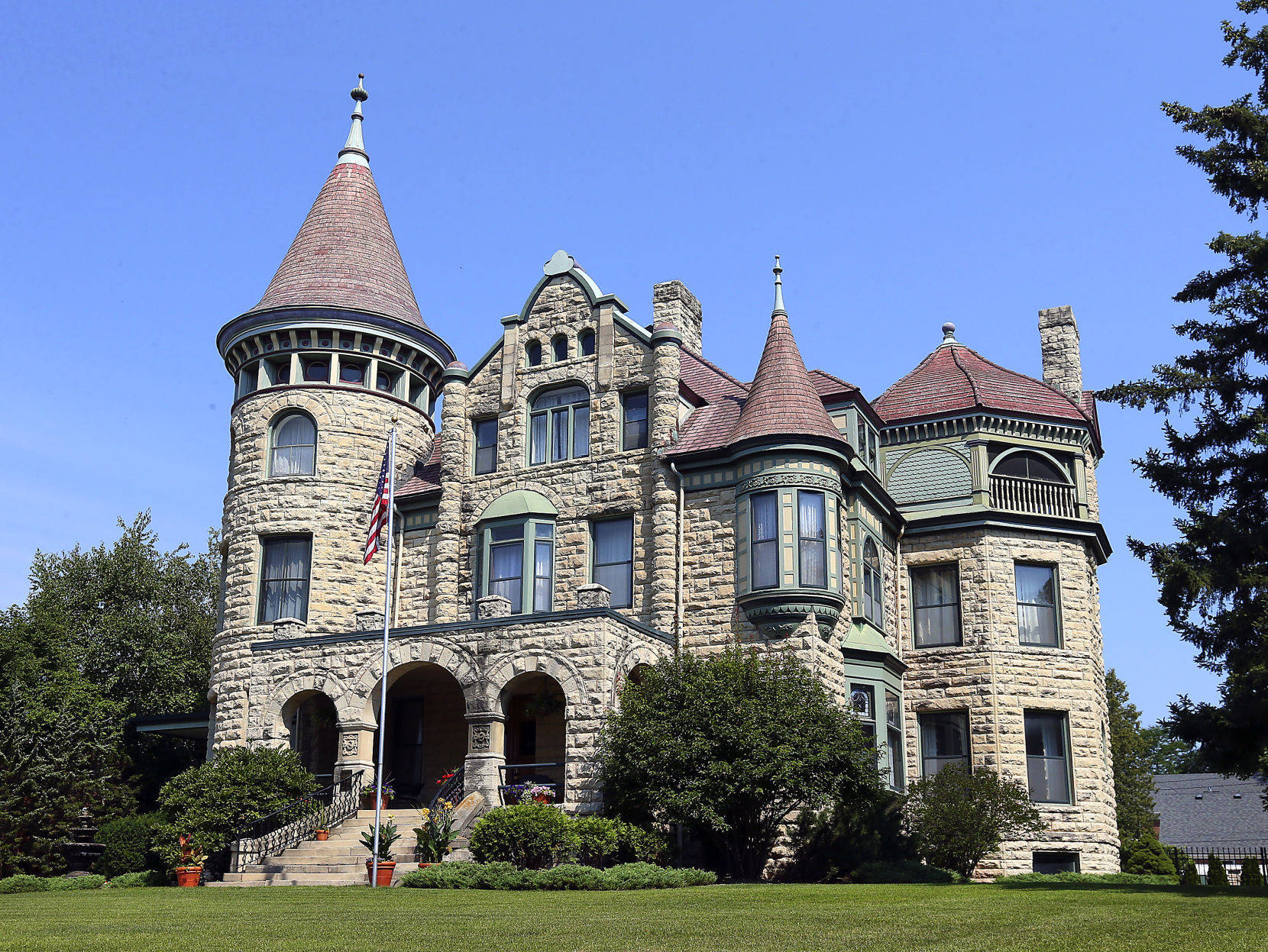 Castle La Crosse 1